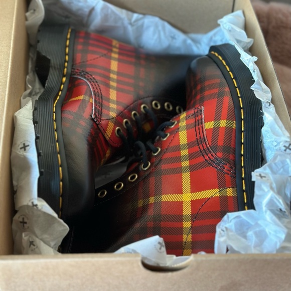 1460 mcmarten tartan leather ankle boots